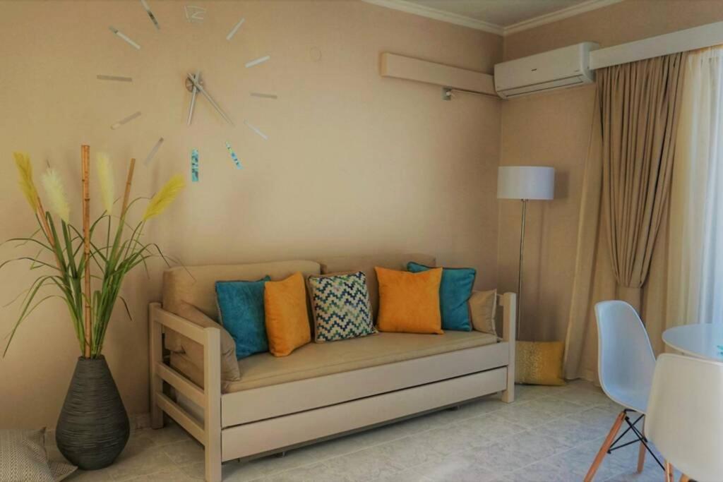 Remvi Deluxe Apartment 104 With Sea View 卡尔帕索斯 外观 照片